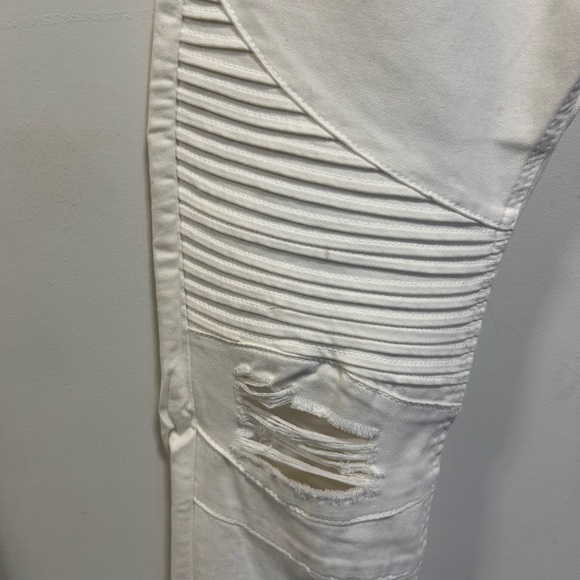 Jean - Picture 11 of 11